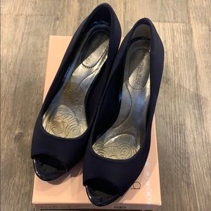 Women’s Bandolino Navy Blue shoes.